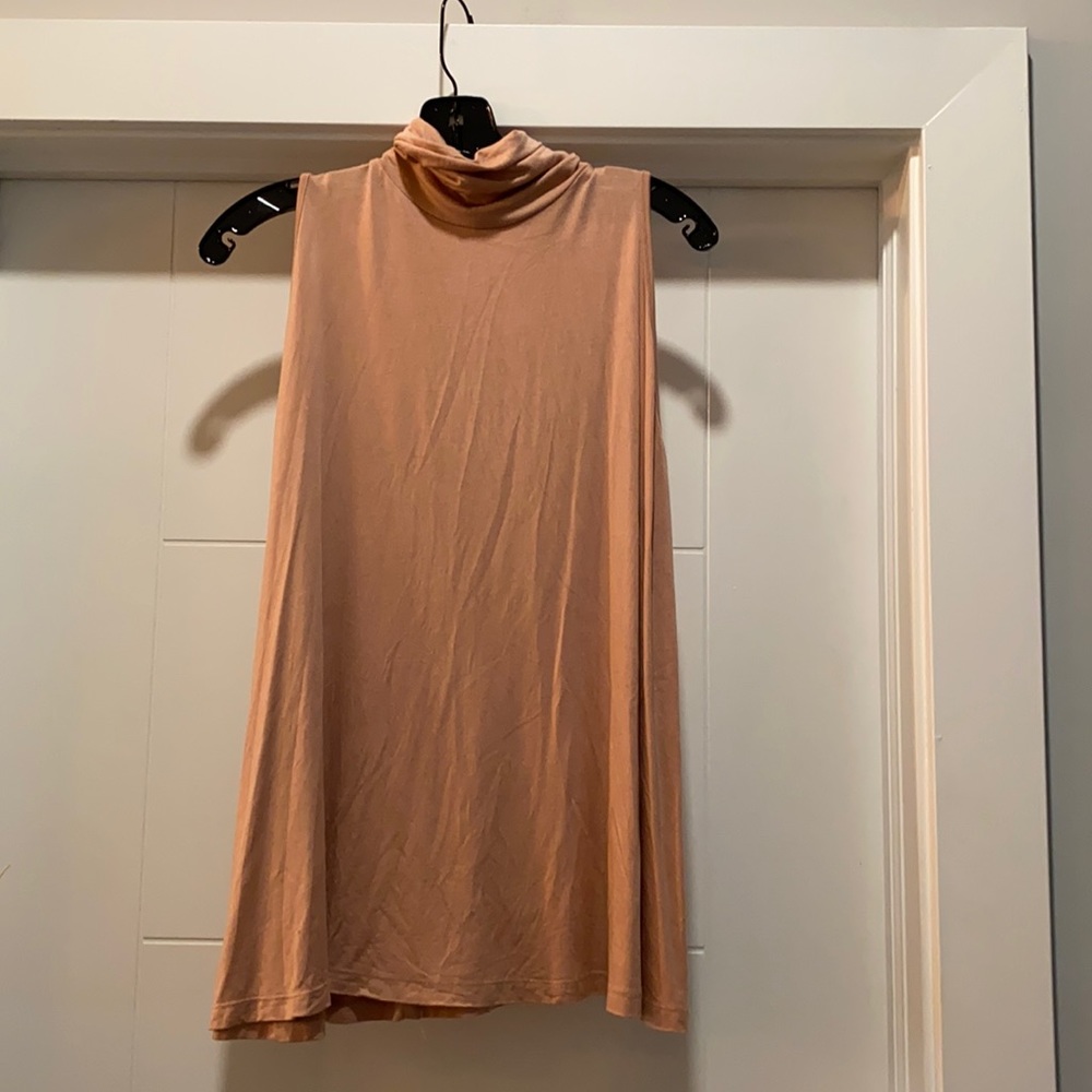Sen sleeveless turtleneck